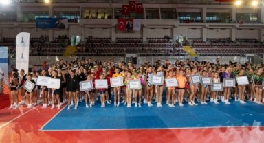 9 Eylül coşkusu Aerobik Cimnastik Şenliği ile başladı
