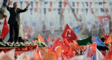 AK Parti tam kadro sahada 