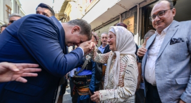 Başkan Tugay 74 yıldır yapılan Efe-Zeybek buluşmasına katıldı