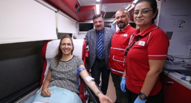 Başkan Ünsal kan bağışladı, destek çağrısı yaptı 