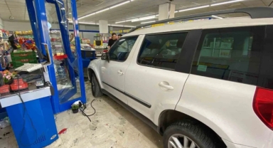 BİM'e giren aracı gören vatandaş, çekiliş var sandı