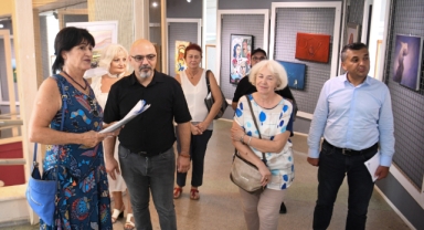 Bornova Belediyesi karma resim sergisini sanatseverlerle buluşturdu