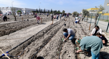 Bornova Belediyesi’nden yerel üretime büyük destek: Pınarbaşı Kent Bostanı açıldı