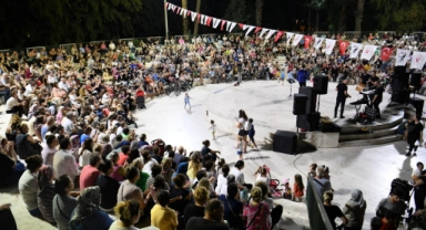 Bornova'da yaz akşamlarına Balkan esintisi