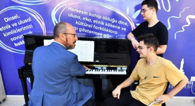 İzBB'nin kursu hayallerine ortak oldu... İzmirli gençler, istedikleri üniversiteyi kazandılar!