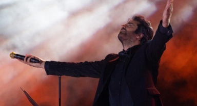 Çim Konserleri'nde Mahsun Kırmızıgül sahne aldı