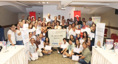 Depremden etkilenen işitme engelli kadınlara sağlık eğitimi