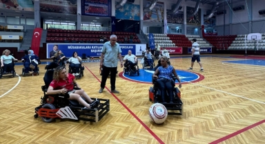 Engeller tekerlekli sandalye futbolu ile kalktı