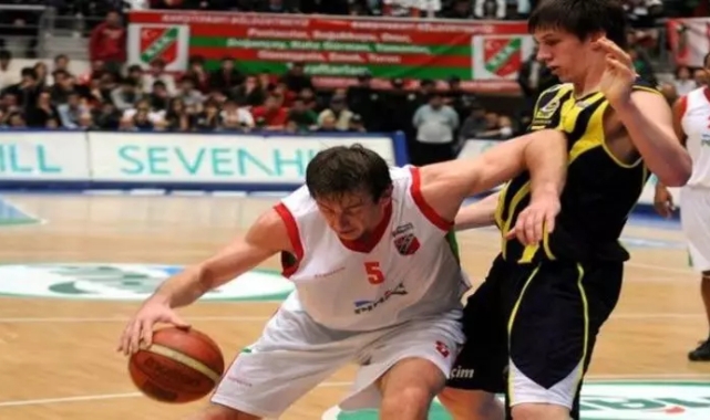 Eski milli takım oyuncusundan acı haber: Evinde ölü bulundu!