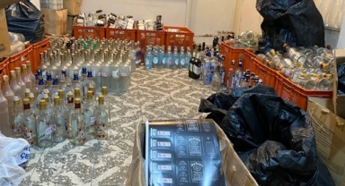 İzmirde sahte içkiyle mücadele: Dört kişi tutuklandı!