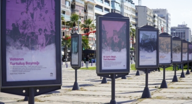 İzmirliler, 'İzmir’in Kurtuluş Bayramı' sergisinde tarihi anıyor