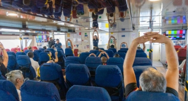 İzmirliler vapurda spor yapıyor