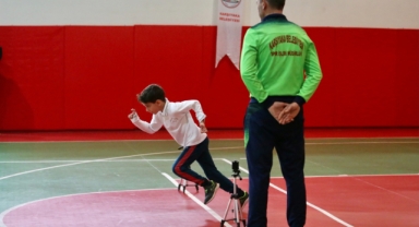 Karşıyaka Belediyesi çocuklara sporun kapısını aralıyor