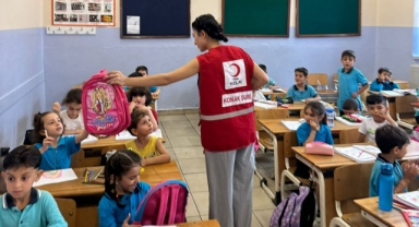 Konak Kızılay'dan öğrencilere destek: 