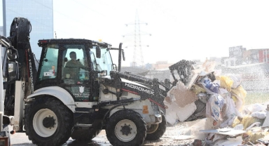 Konak’ta kaçak moloz seferberliği