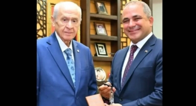 MHP Genel Başkanı Bahçeli, partisinin MYK üyesine cip hediye etti