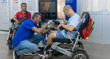 Yangın mağduru, tekerlekli sandalyesine kavuştu: Tekerlekli sandalye hastanesi