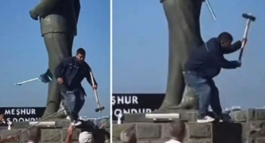 Atatürk Anıtı’na balyozlu saldırı! 