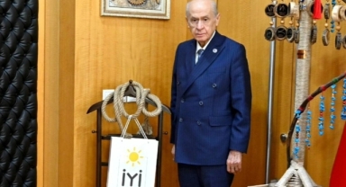 Bahçeli, Dervişoğlu'nun gönderdiği 'urgan'ı odasına astı