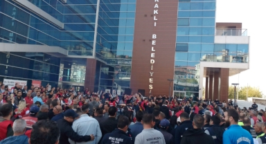 Bayraklı Belediyesi işçilerinden grev kararı: 