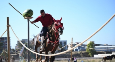Bornova'da 98 atın kıyasıya mücadelesi nefes kesti