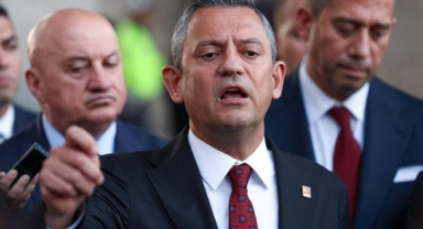 CHP lideri Özel'den ayağa kalkma eleştirilerine yanıt: 