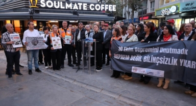 Depremde hayatını kaybeden canlar Konak’ta anıldı