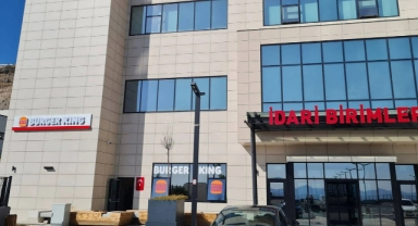 Hastane çalışanları ve yurttaşlar isyan etti: İzmir Şehir Hastanesi AVM’ye döndü!