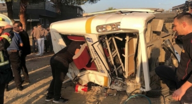 İşçi servisi ve tanker çarpıştı: 12 kişi yaralandı