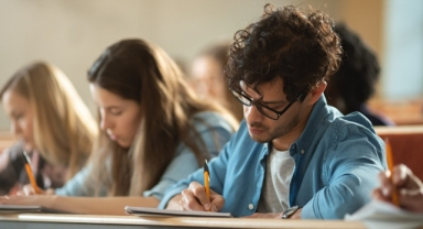 İzmir Büyükşehir Belediyesi eğitime köprü oluyor