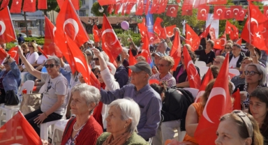 İzmir'de Cumhuriyet coşkusu yaşandı: Binlerce İzmirli katıldı... 