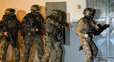 İzmir'de FETÖ operasyonu: Sekiz kişi gözaltına alındı!