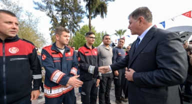 İzmir depreminde hayatını kaybedenler törenle anıldı