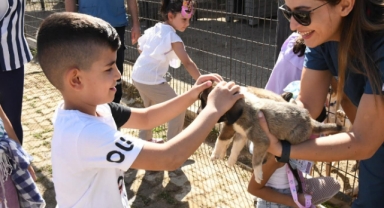 Karabağlar’da çocuklar can dostlarıyla çok mutlu