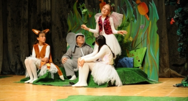 Karşıyaka Belediye Tiyatrosu yeni sezona perdelerini açtı