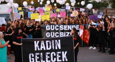 Kırık Saçlar özgürlüğe Efes Selçuk sokaklarında yürüdü