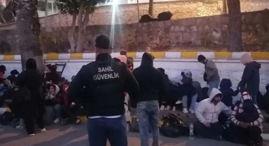 Sahil Güvenlik'ten İzmir kıyılarında kaçak göçmen operasyonu: 98 göçmen yakalandı!