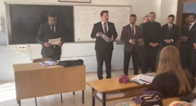 Ülkü Ocakları okul okul geziyor: Liseyi ziyaret edip kitap dağıttılar