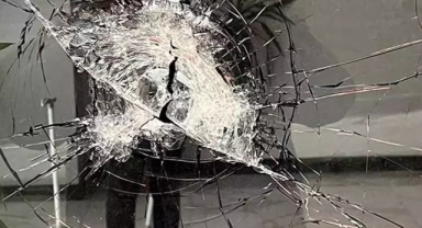 AK Parti Beylikdüzü İlçe Başkanlığı'na taşlı saldırı