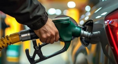 Akaryakıtta tabela değişti: Benzine indirim geldi!