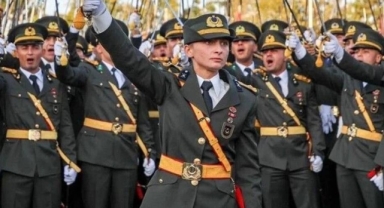 Başkan Tugay'dan teğmenlere destek 