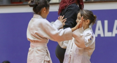 Başöğretmen Atatürk anısına şölen havasında turnuva