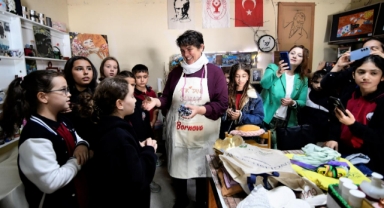 Bornova’da gençlere geri dönüşüm eğitimi