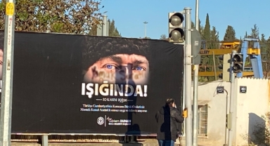 Buca'da Atatürk posterine çirkin saldırı!