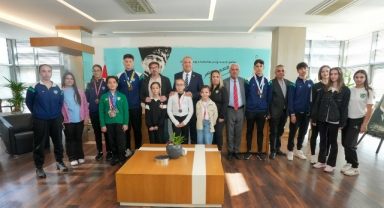 Gaziemir’in sporcuları madalyaları topladı