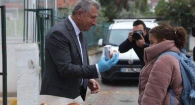 Güzelbahçe Belediyesi’nden çocuklara okul sürprizi