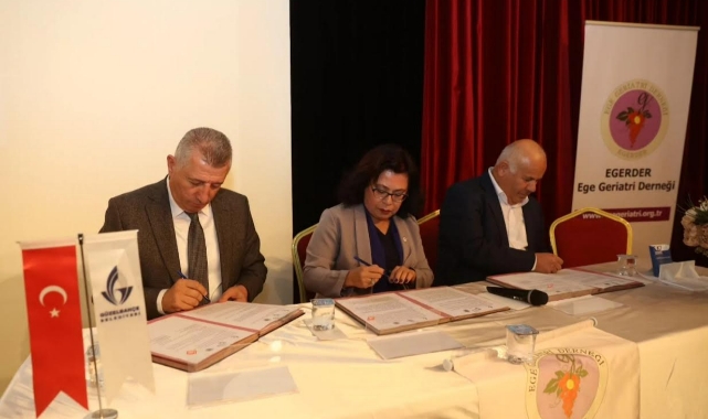 Güzelbahçe’de Üçüncü Yaş Üniversitesi için imzalar atıldı