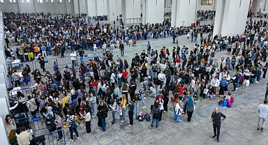 İZKİTAP hafta sonunda on binleri ağırladı