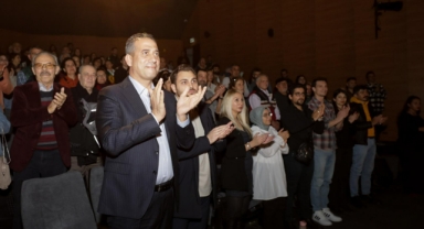 İzmir Şehir Tiyatroları’nda perde öğretmenlere özel açıldı