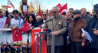 İzmirliler teğmenler için tek ses oldu: “Teğmenlerin kimin askeri olmasını bekliyorsunuz?”